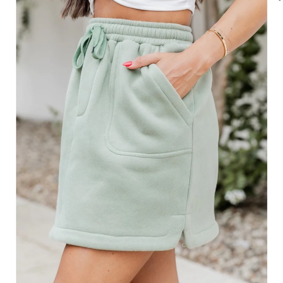 NEW with Tags. Pink Lily All Day Long Fleece Skirt. Size Medium - Picture 4 of 7